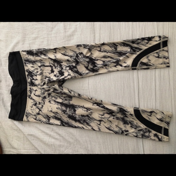 Lulu Lemon leggings - Picture 2 of 3